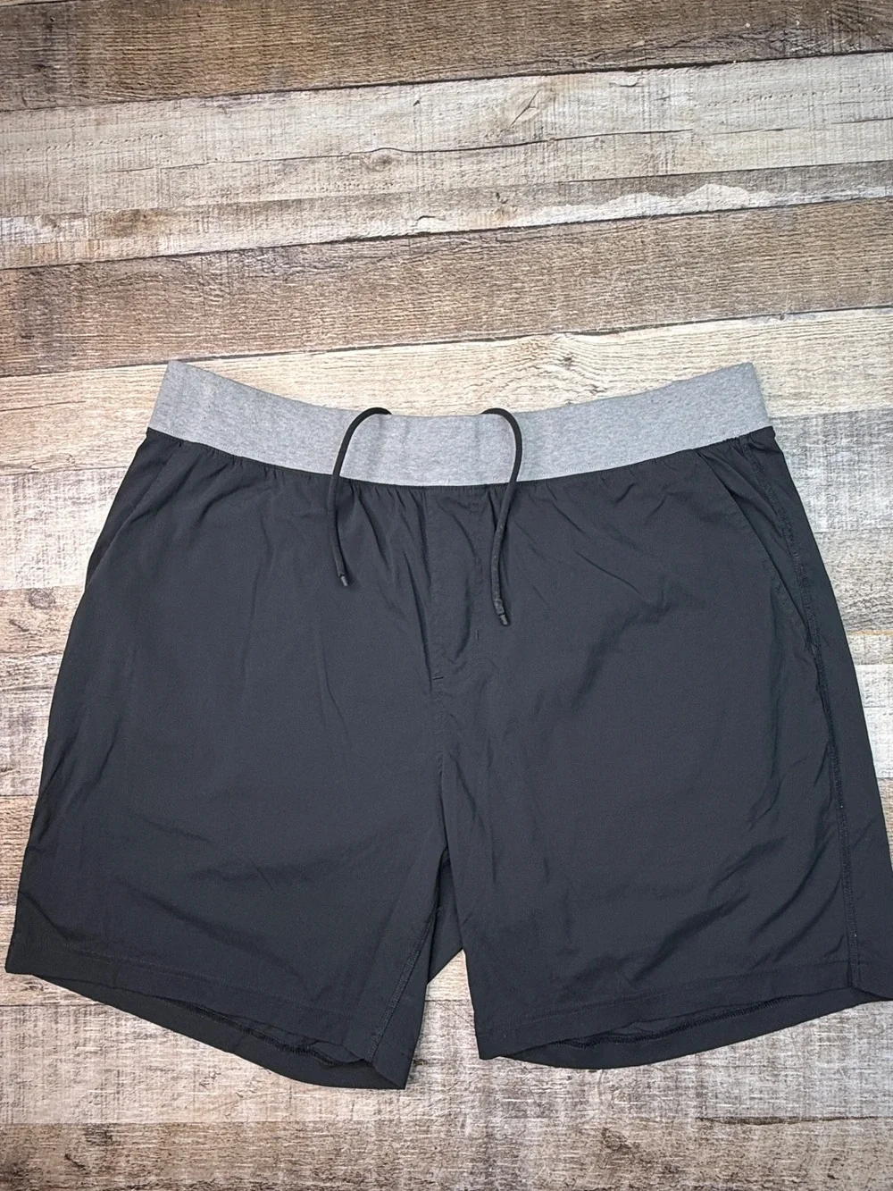 Rhone Bullit OG Men's XL Black Athletic Shorts with Gray Elastic Waistband 7”